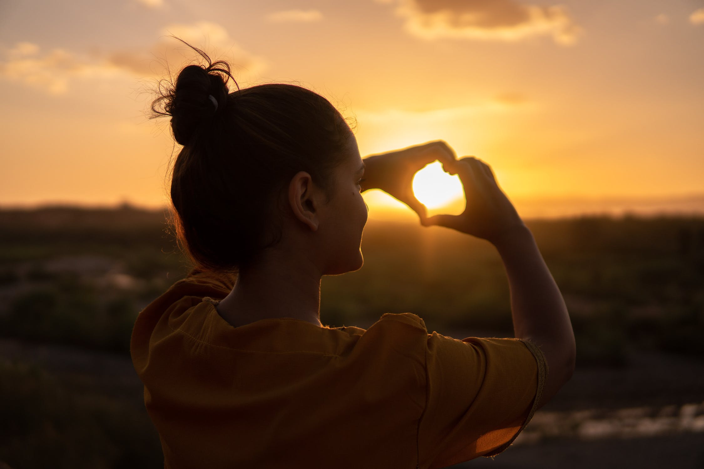 Pros and cons of being a social worker