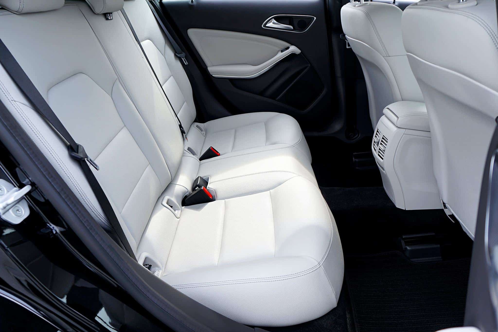 How to choose the best upholstery fabric for your automobile 