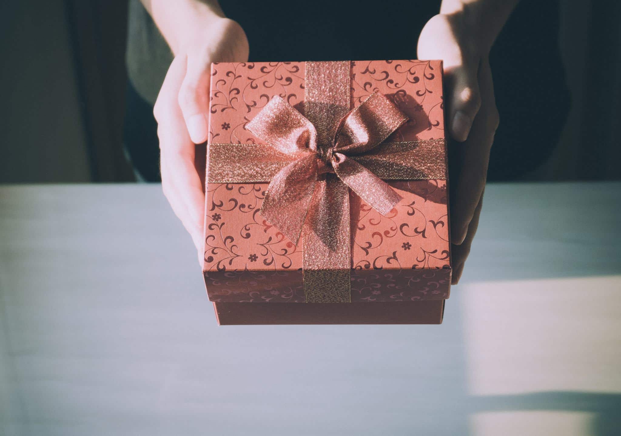 8 Criteria to Look for in a Company Souvenir Supplier