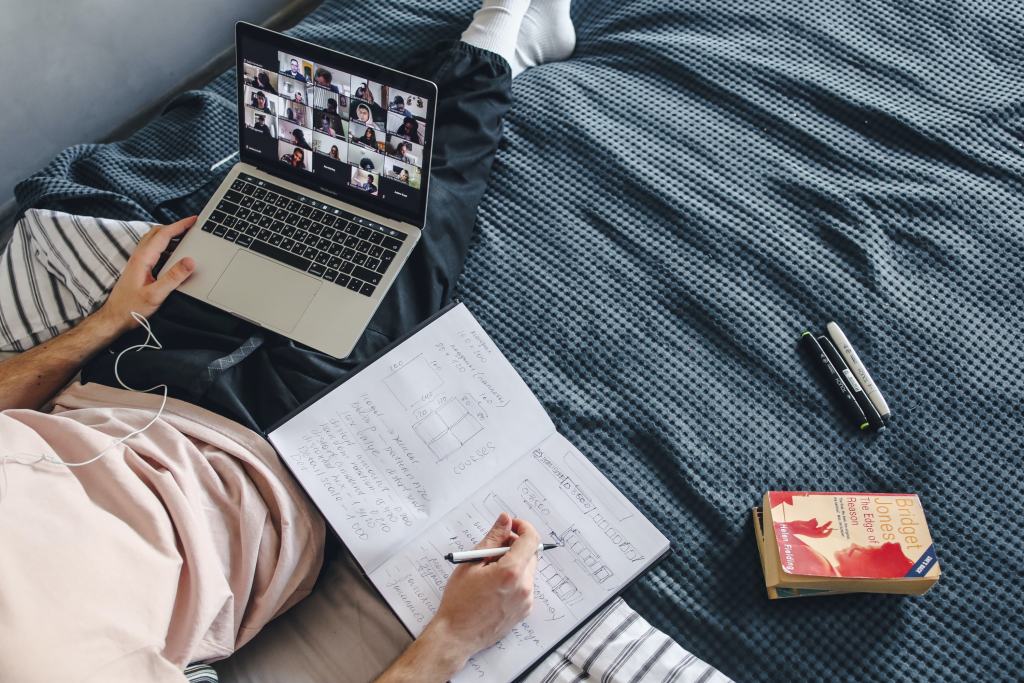 6 Reasons To Include Storytelling in Online Courses (Plus How)