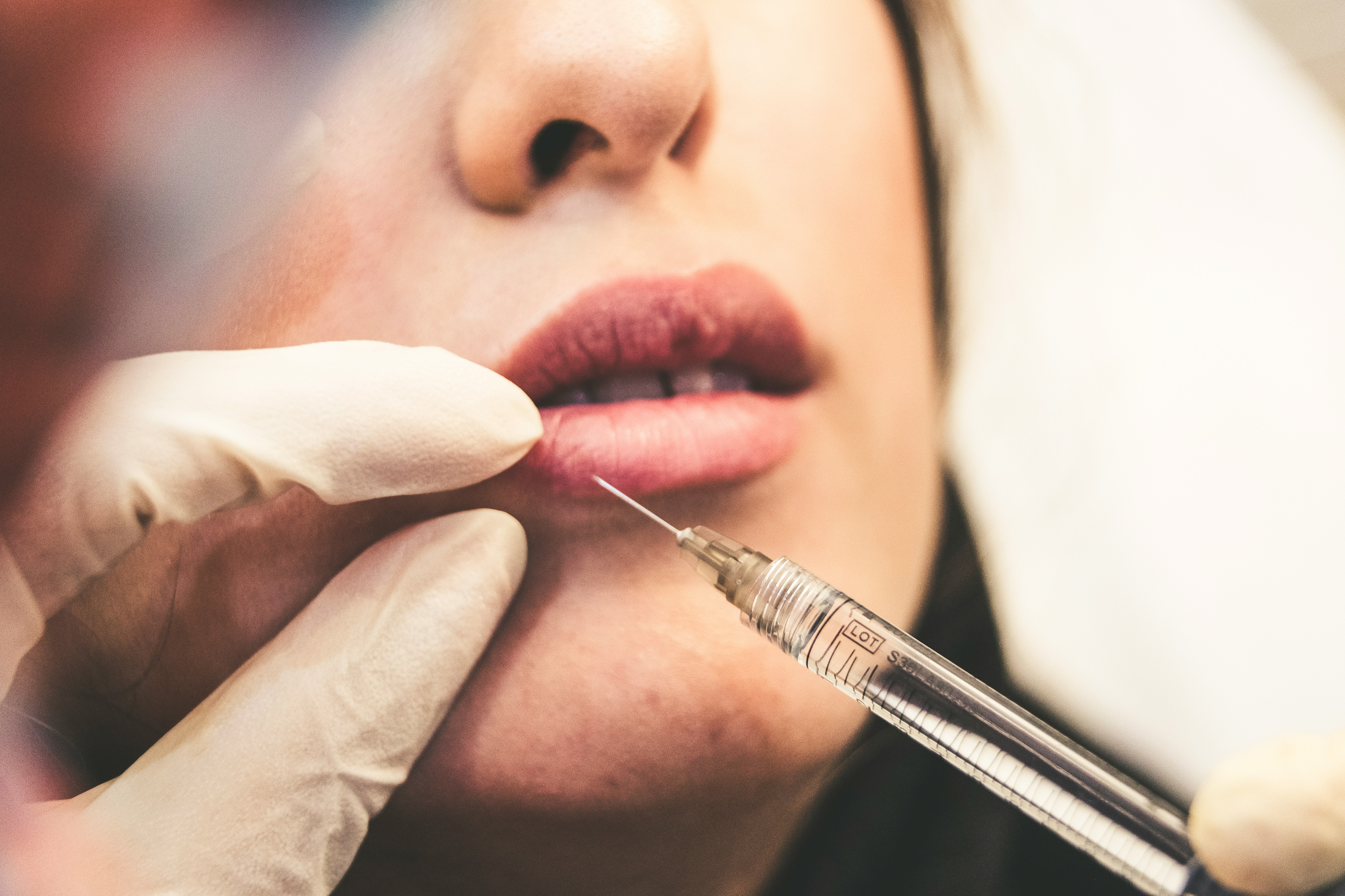 5 Factors to Consider Before Getting Plastic Surgery
