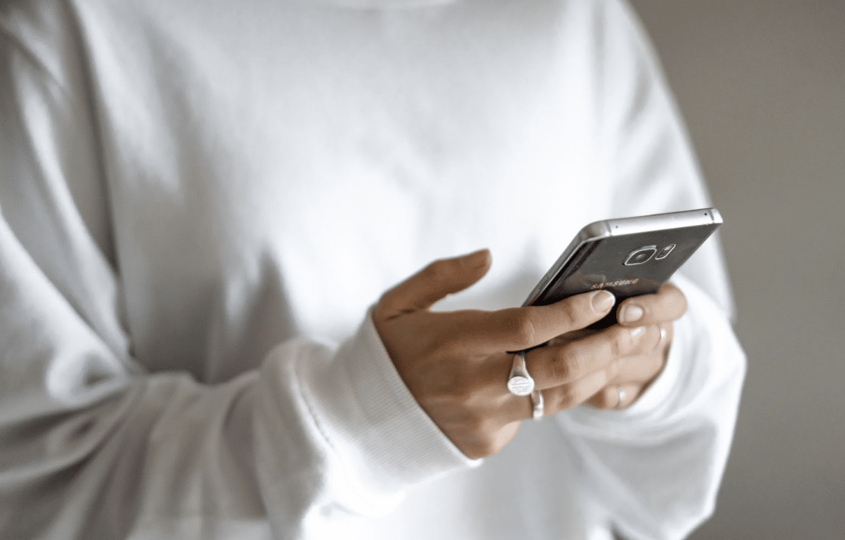 How Small Businesses Can Adopt Electronic Payments and Go Paperless